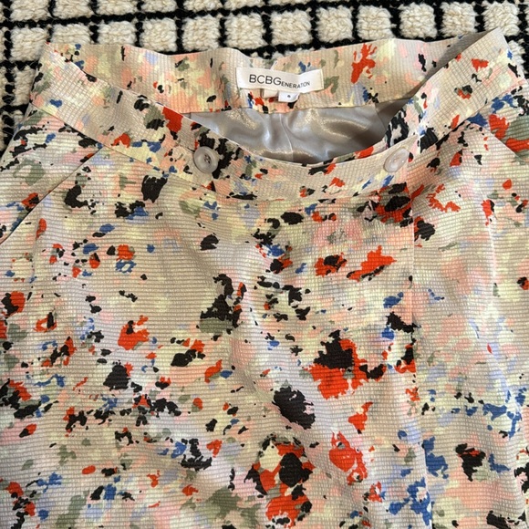 BCBG Skirt - beautiful pattern - Picture 2 of 4